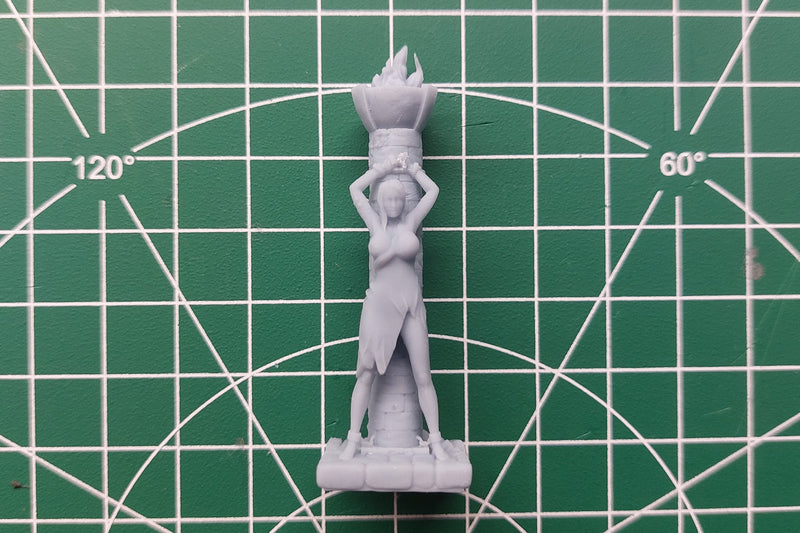 Sexy Warrior Queen Chained - DnD Miniature | Dungeons and Dragons Mini - Collectibles and Rolepaying - 32mm - 28mm Scales