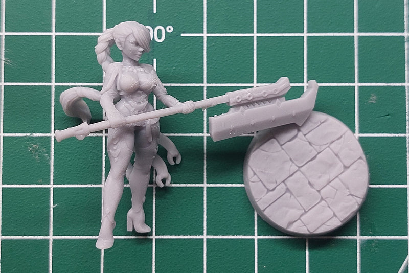 Glaive Warrior Sexy Female - DnD Miniature | Collectible and Rolepaying Sexy Pin-Up - 32mm - 28mm Scale