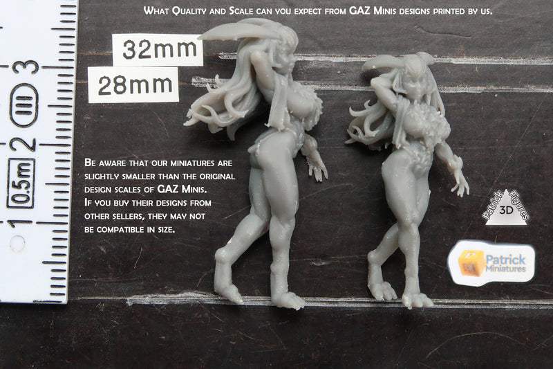 DrizzlePip Goblin Weapons Expert Sexy Pin-Up - 3D Printed Minifigure for Miniature Tabletop Games DND, Frostgrave 28mm / 32mm / 75mm