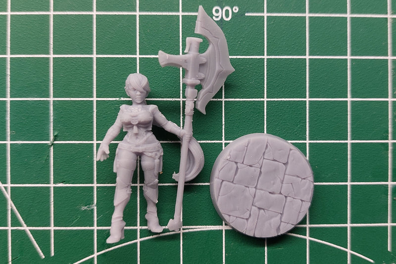 Heavy Glaive Warrior Sexy Female - DnD Miniature | Collectible and Rolepaying Sexy Pin-Up - 32mm - 28mm Scale